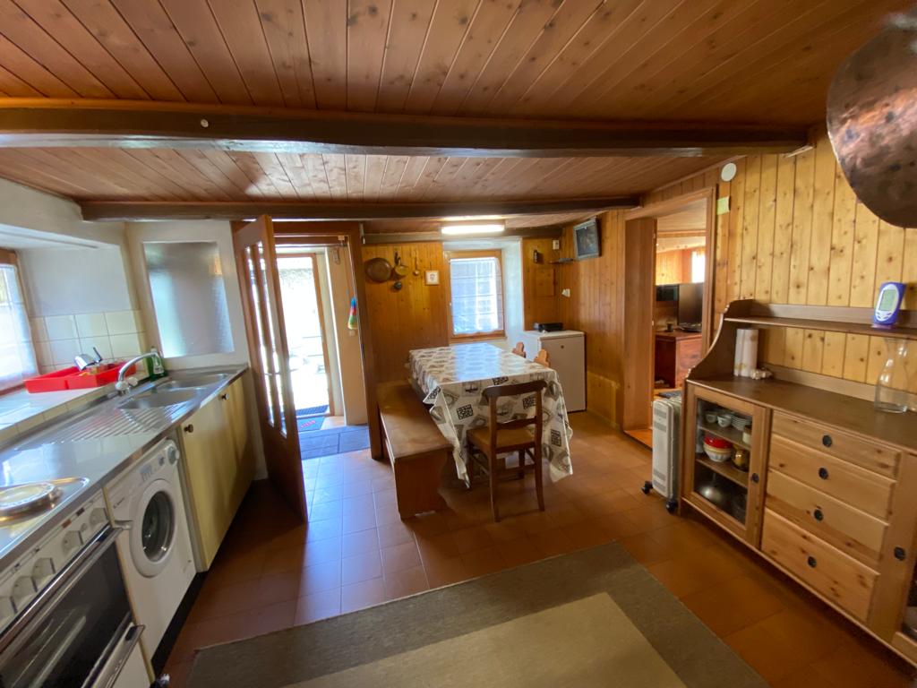 Apartment with balcony in Ticno